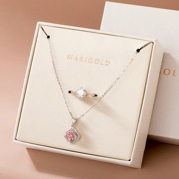 MARIGOLD飾品1+1禮盒-命定玫瑰925純銀莫桑鑽項鍊+戒指
