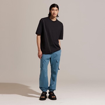 不可退換 /不對稱出芽寬版上衣-黑