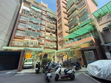實踐國小華廈｜可塑四房門前停車低公設低管理費｜新北市板橋區實踐路