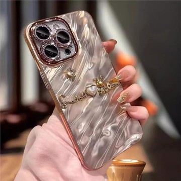 褶皺水波紋英文鐳射花紋適用蘋果17promax手機殼蘋果16新款高級感15/14帶閃粉鏡頭膜13全包女款12網紅保護套