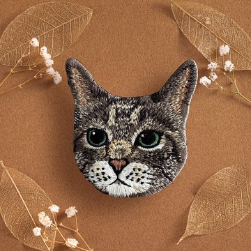 刺繡貼紙-綠眼白底虎斑貓(A0014)