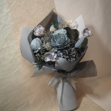 情人節中款索拉花束/藍銀