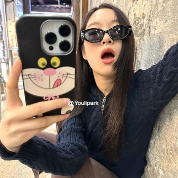 由里公園ins甜酷少女可愛吐舌頭大臉貓15適用16pro蘋果16ProMax手機殼iPhone16全包12新款14Promax保護套13軟