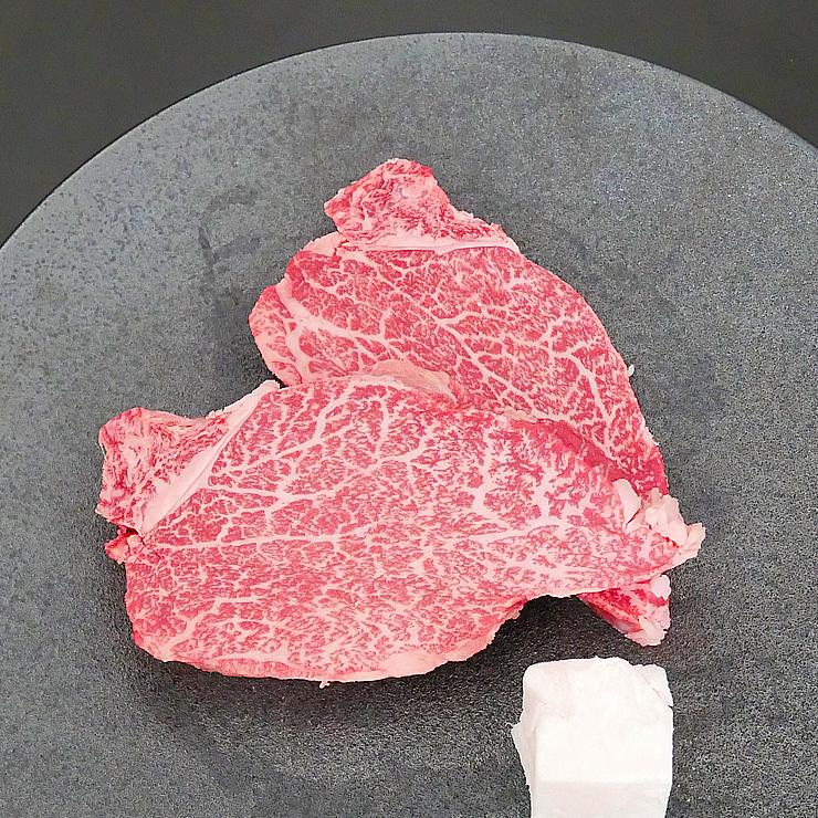 お歳暮 御歳暮 クリスマス 2023 肉 ギフト 焼肉 牛肉 ステーキ 飛騨牛 ヒレ 150ｇ×2枚 ギフトボックス入 黒毛和牛 フィレ ひれ お祝 内祝 ディナー 赤身