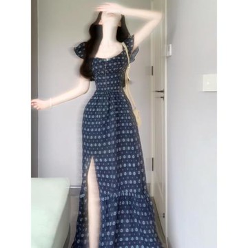 法式高級小飛袖碎花連衣裙子女夏季2025新款海邊度假氣質開叉長裙