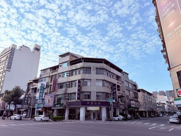 市中心低總價低單價黃金三角窗｜知名超商收租傳家寶｜高雄市前金區七賢二路