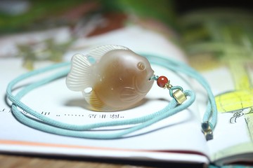 【年年有餘】天然瑪瑙|手工雕刻設計|原創小魚吊墜|魚項鏈|掛件