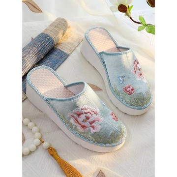 春秋季民族風繡花鞋坡跟厚底防水臺中國風刺繡布鞋包頭拖鞋女外穿