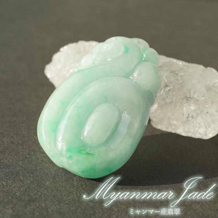 翡翠 彫り物 龍×瓢箪 ミャンマー産  2024年 干支 辰年 正月 新年 飾り 辰 竜 迎春 Jade Jadeite ひすい 一点物 ペンダントトップ