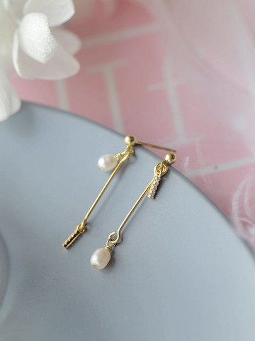 s925純銀天然淡水不對稱珍珠耳環新款潮包金耳釘防過敏耳飾女1入