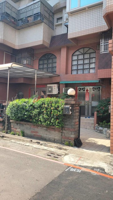 陽明商圈一樓庭園式樓中樓孝親房獨立車庫｜高雄市三民區黃興路