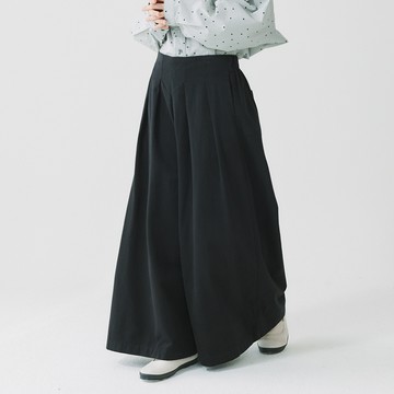 壓褶九分寬褲 黑F