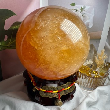 漂亮紋路 天然黃冰晶球 6號4535公克❤️（B)頂級威士忌黃✨可放置聚寶盆✅晶洞✅不是黃水晶球❌是黃冰晶 A0884