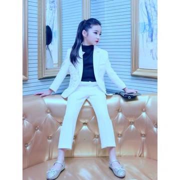薇設計兒童西裝走秀禮服模特班服主持生日禮服白色潮服跳舞團隊服