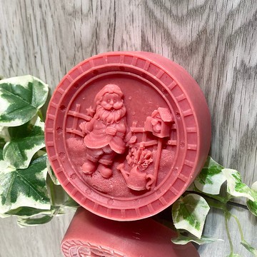 交換禮物 聖誕老人在花園 大黃酒萃精油手工皂 萬聖節禮贈 冷製皂