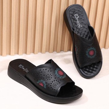 真皮媽媽拖鞋女夏季鏤空透氣印花涼拖中老年大碼軟底老人皮拖鞋女
