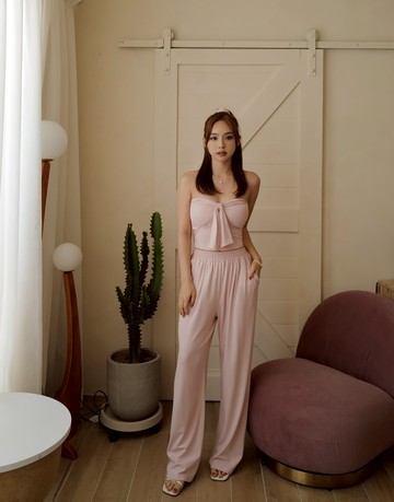 心動剛好露出來；美胸BraTop+寬褲+髮圈三件組 兩色