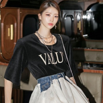 La BellezaVALUE英文字側邊開叉前短後長棉質T恤