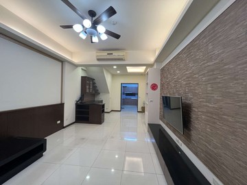 ★鳳頂商圈臨公園精緻車墅★｜高雄市鳳山區頂園街