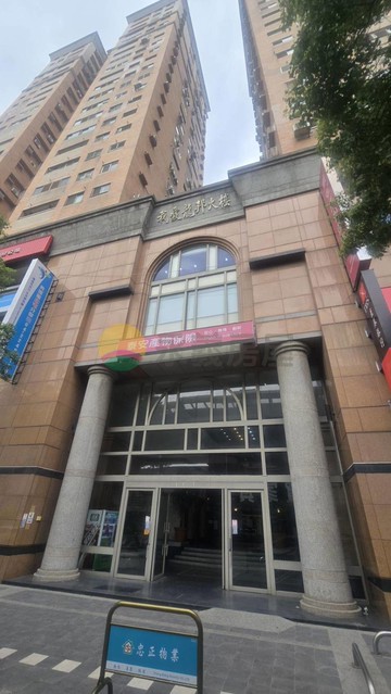 捷運站旁全新整理我愛龍邦大露臺三房平車｜台中市北屯區文心路四段