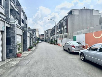 長億重劃區｜前院車庫臨八米活路｜輕屋齡四大房｜台中市太平區長億六街