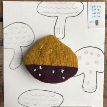 芥黃秋天栗子/胸針