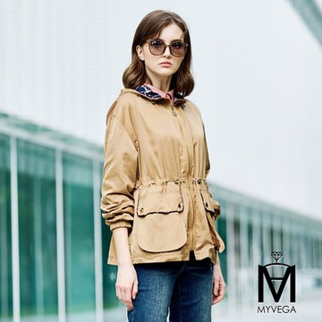 MYVEGA麥雪爾 MA素面防風抽繩風衣外套-土黃