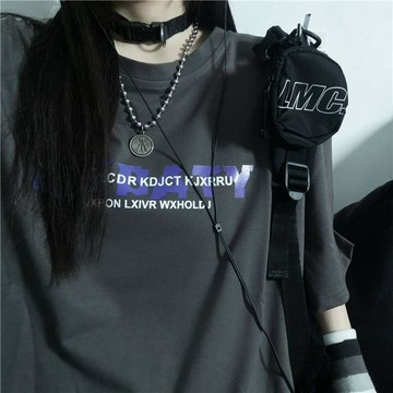 美式上衣個性街頭夏季寬鬆圓領字母短袖T恤夏季高級洋氣 印花t恤 設計感衣服 短袖上衣 美式上衣 短袖t恤