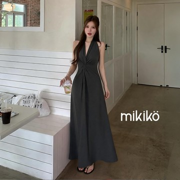 美木子｜洋裝 連身裙｜預購｜掛脖V領扭結背心洋裝 收腰顯瘦無袖連身裙 純欲辣妹穿搭【1343】