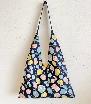 新款現貨/日式粽形側背包/大尺寸/雙面用藍色底檸檬圖案