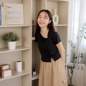 OB嚴選-涼感．冰咖啡紗造型領片剪接短版上衣《AB18047-》