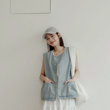 QUEENSHOP_ S 女裝 休閒牛仔雙口袋寬版背心罩衫 兩色售 現+預 【02080312】