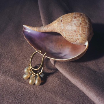 流線淚滴玻璃珠耳骨夾 蛋白－單支販售