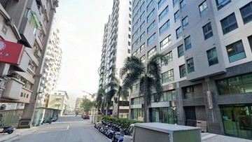 挑高6米+大面寬三角窗店面+平面車位｜高雄市小港區廈莊六街