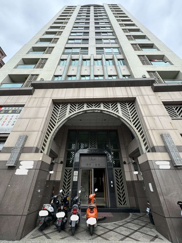 雙捷運棋琴兩房車位｜高雄市苓雅區中正一路