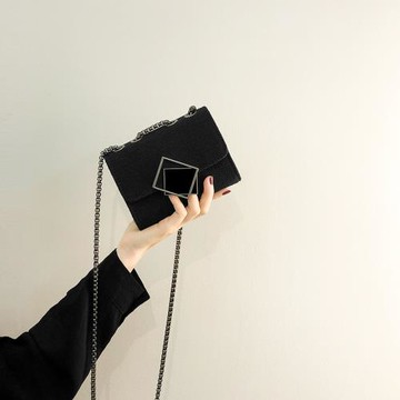 今年流行迷小包包女夏2025新款潮時尚網紅斜挎包高級感鏈條小方包