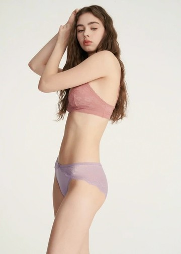 經典純色．脇後訂製蕾絲中腰三角內褲(薰粉紫)