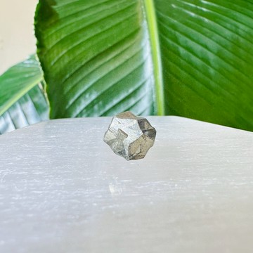 精品收藏級｜ 哥倫比亞 十字雙晶黃鐵礦 已鑑定 風水擺件 空間擺件 隨機出貨 G25CP03001、02、03