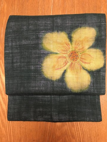黃色花朵與紅色花朵的名古屋腰帶