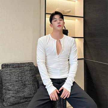 秋季純色網紅深V領修身顯瘦長袖T恤男設計感休閑韓版顯身材上衣潮