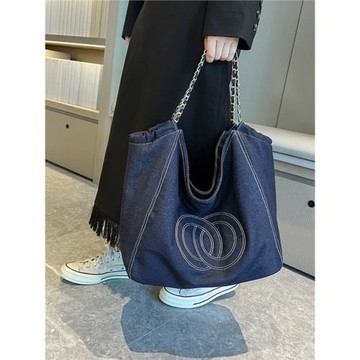 大容量牛仔托特包女2026新款鏈條包繡線單肩通勤腋下包購物袋女包