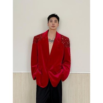 秋裝潮流輕奢絲絨亮片拼接紅色西服外套氣質宴會舞臺禮服高級感男