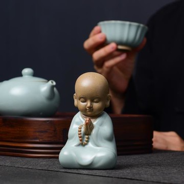 精品汝窯小和尚茶藝茶桌茶寵擺件可養創意開片汝瓷茶具小擺件悟禪