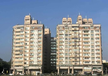 看得到摸得到!!都會公園首排都會園地大四房雙平車｜高雄市楠梓區德民路