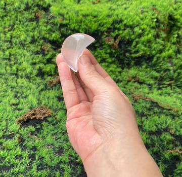 天然冰透體彩虹粉晶月亮  旺姻緣 旺人緣 快速出貨 能量擺飾