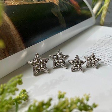 鈕扣耳環x宇宙之星