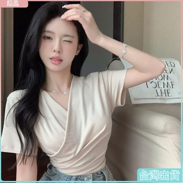 台灣免運🎀純欲風交叉v領正肩短袖t恤女夏季辣妹設計感小衆收腰修身短款上衣