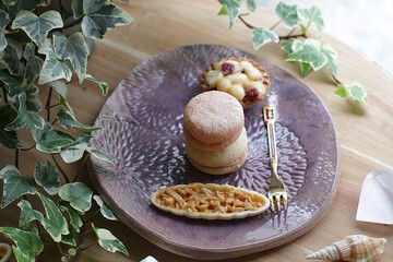 綻放紫花飾品點心盤