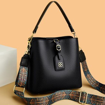 軟皮水桶包2024新款手拎女包時尚大容量單肩斜挎包百搭洋氣媽媽包