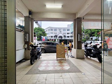 專任丨豐東國中丨校門對面丨補習班連鎖店人潮金店｜台中市豐原區豐東路